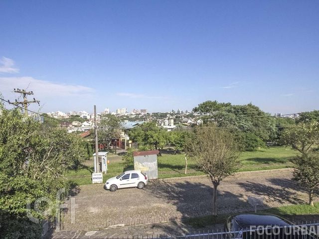 Casa com 254m², 4 dormitórios, 1 suíte, 4 vagas, Chácara das Pedras em Porto Alegre