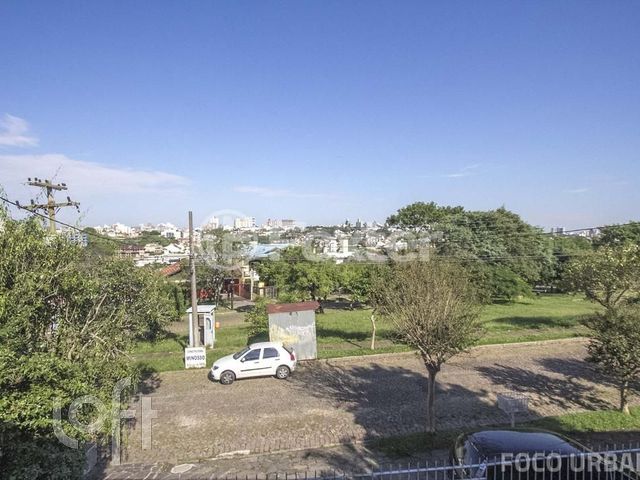 Casa com 254m², 4 dormitórios, 1 suíte, 4 vagas, Chácara das Pedras em Porto Alegre