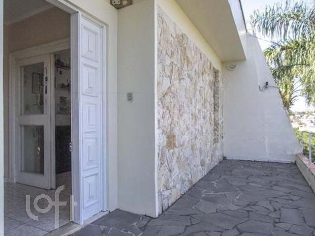 Casa com 254m², 4 dormitórios, 1 suíte, 4 vagas, Chácara das Pedras em Porto Alegre