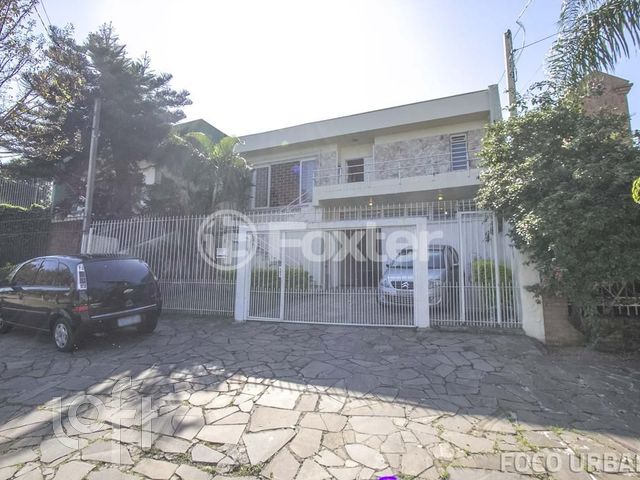 Casa com 254m², 4 dormitórios, 1 suíte, 4 vagas, Chácara das Pedras em Porto Alegre