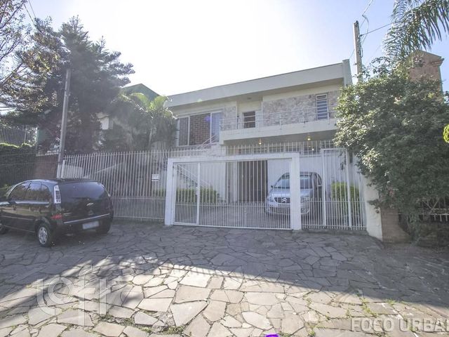 Casa com 254m², 4 dormitórios, 1 suíte, 4 vagas, Chácara das Pedras em Porto Alegre