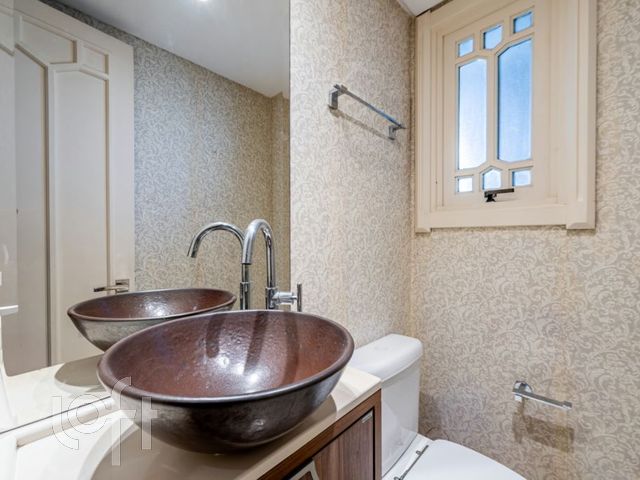 Apartamento com 107m², 3 dormitórios, 1 suíte, 2 vagas, São João em Porto Alegre