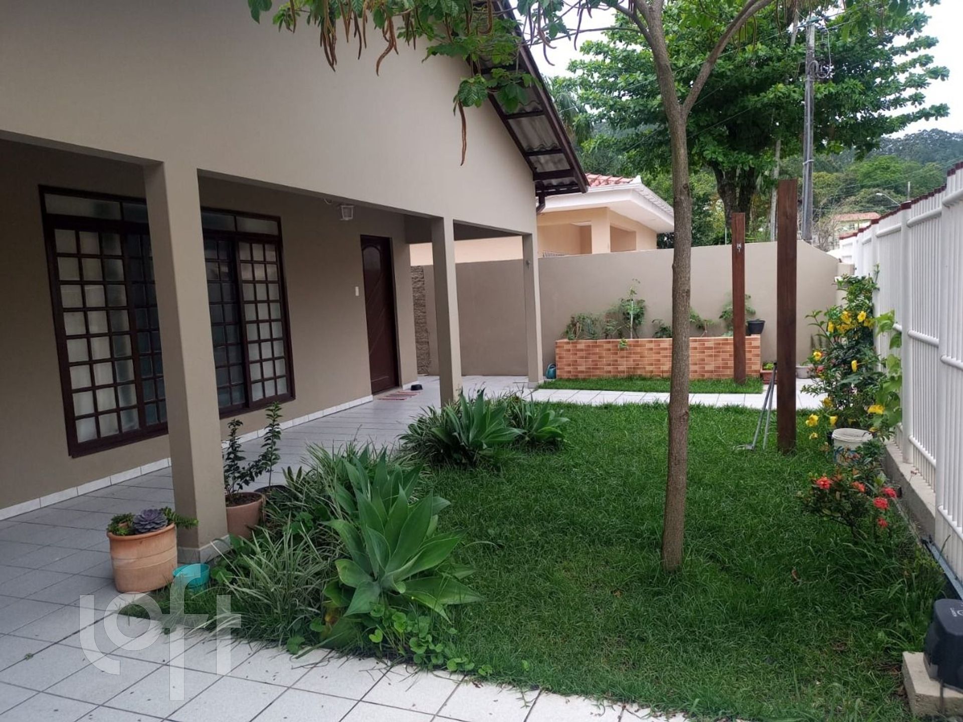 Casa Residencial com 204m², 4 quartos, 3 garagens, no bairro Canasvieiras em Florianópolis