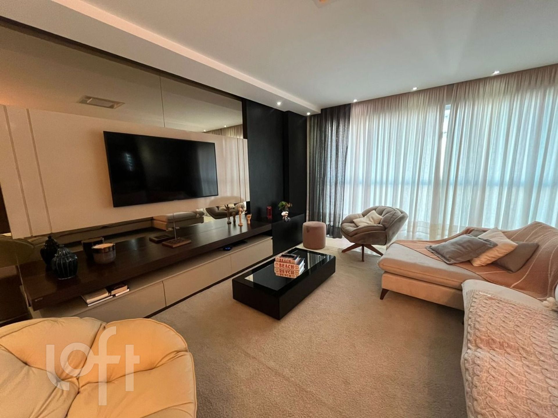Apartamento à venda em Centro com 130 m², 3 quartos, 3 suítes, 2 vagas