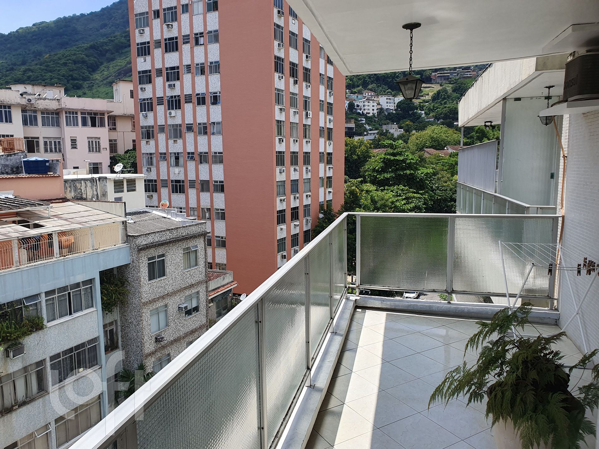 Apartamento à venda com 4 quartos, 157m² - Foto 3