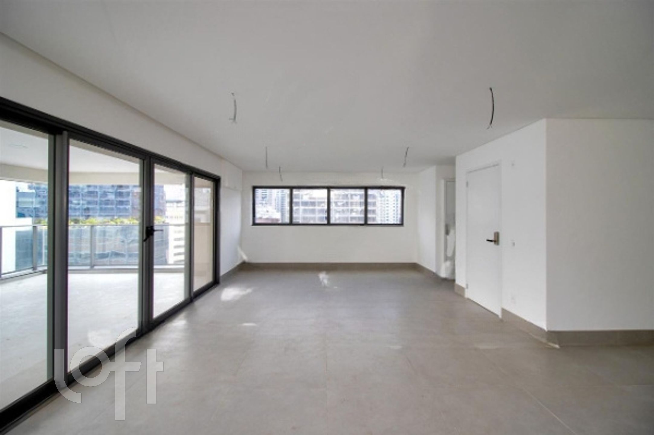 Apartamento à venda com 4 quartos, 246m² - Foto 2