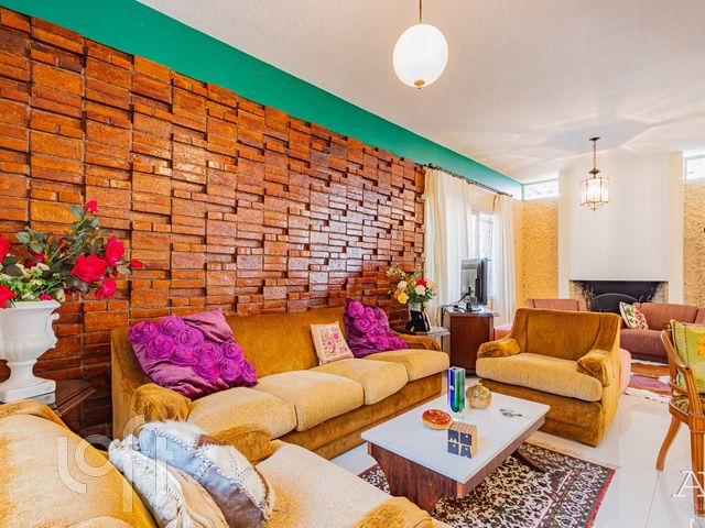 Casa com 400m², 4 dormitórios, 2 suítes, 5 vagas, Petrópolis em Porto Alegre