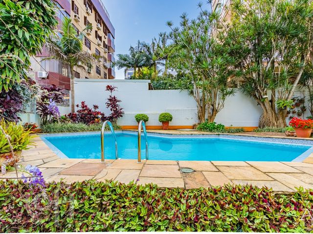 Casa com 400m², 4 dormitórios, 2 suítes, 5 vagas, Petrópolis em Porto Alegre