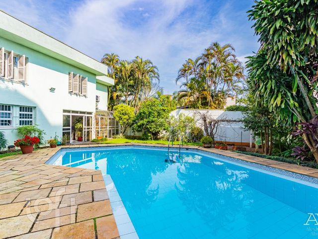 Casa com 400m², 4 dormitórios, 2 suítes, 5 vagas, Petrópolis em Porto Alegre