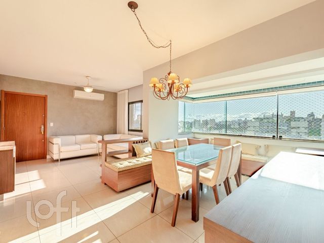 Apartamento com 99m², 3 dormitórios, 1 suíte, 2 vagas, Rio Branco em Porto Alegre