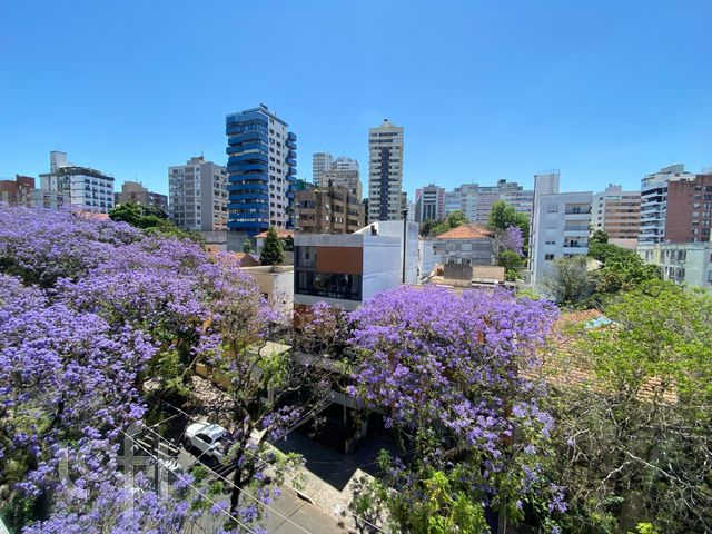 Apartamento com 78m², 2 dormitórios, 2 suítes, 3 vagas, Rio Branco em Porto Alegre