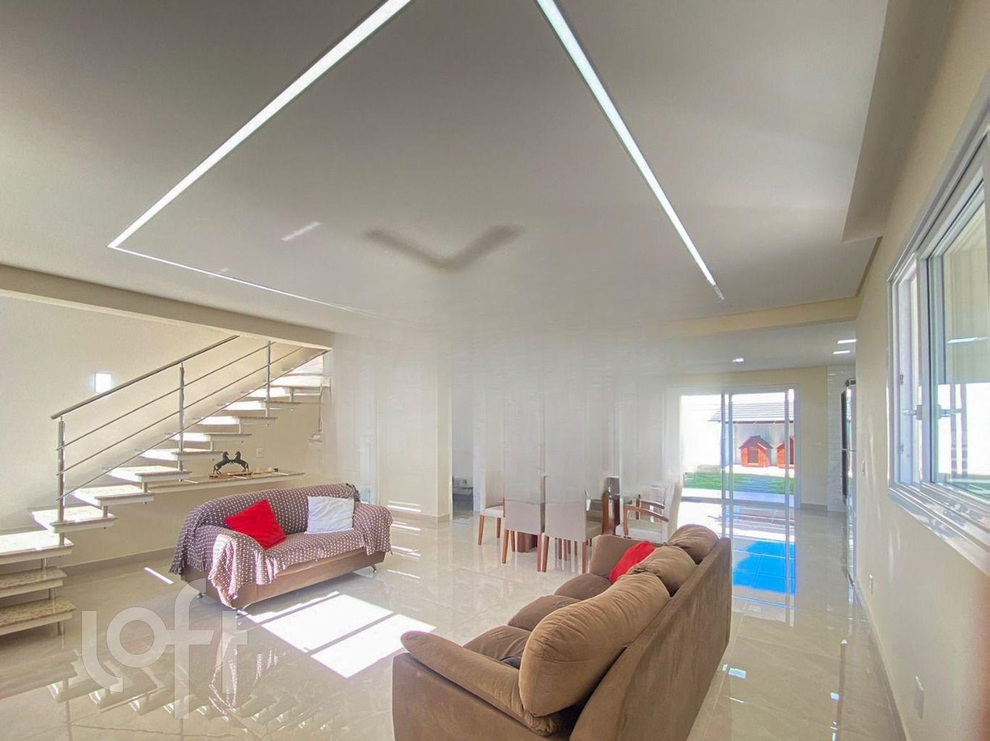 Casa Residencial com 240m², 3 quartos, 2 suítes, 2 garagens, no bairro Ingleses em Florianópolis