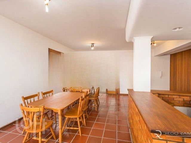 Apartamento com 120m², 3 dormitórios, 1 suíte, 2 vagas, Higienópolis em Porto Alegre