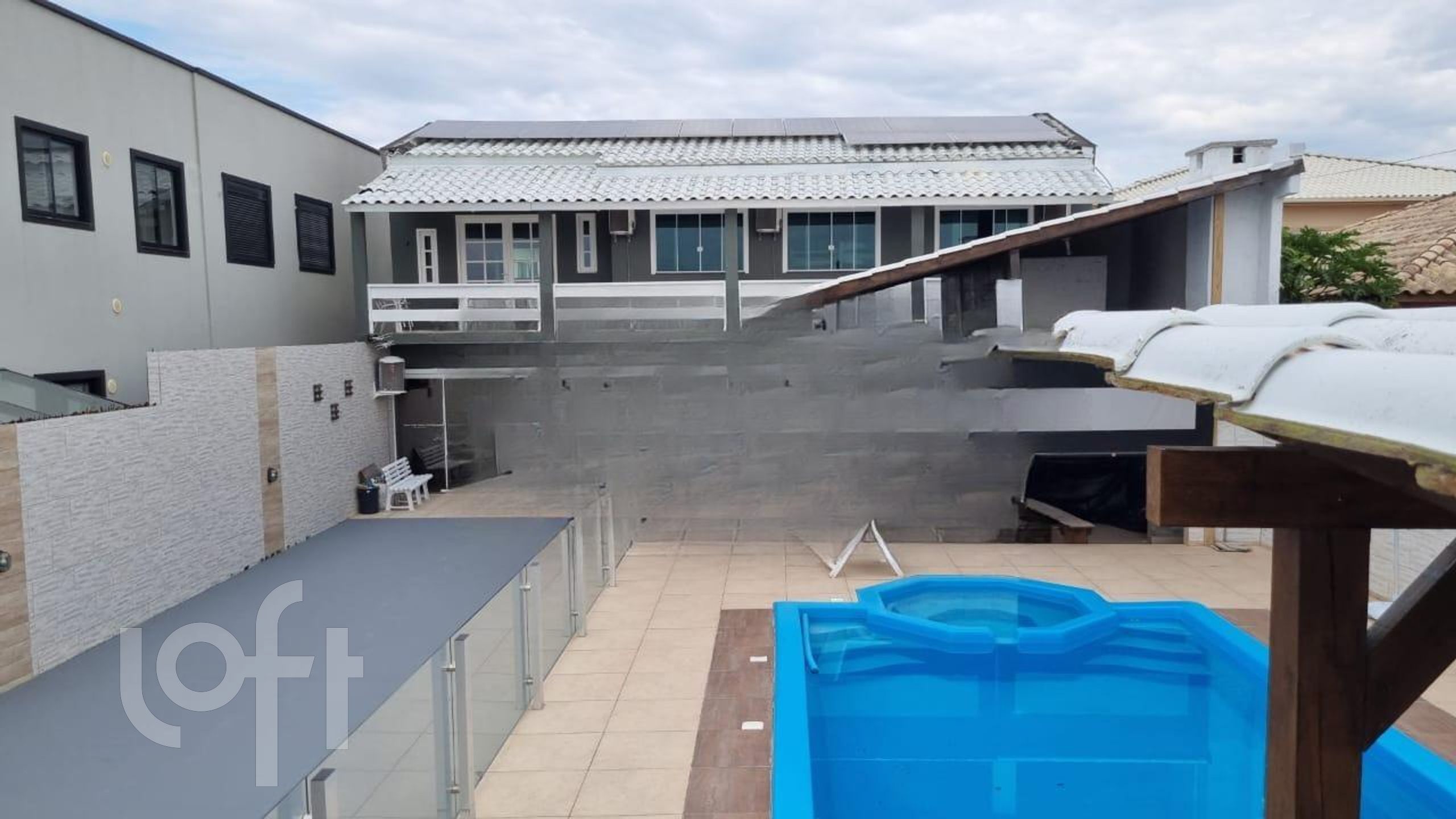 Casa à venda em Pinheira com 300 m², 6 quartos, 1 suíte