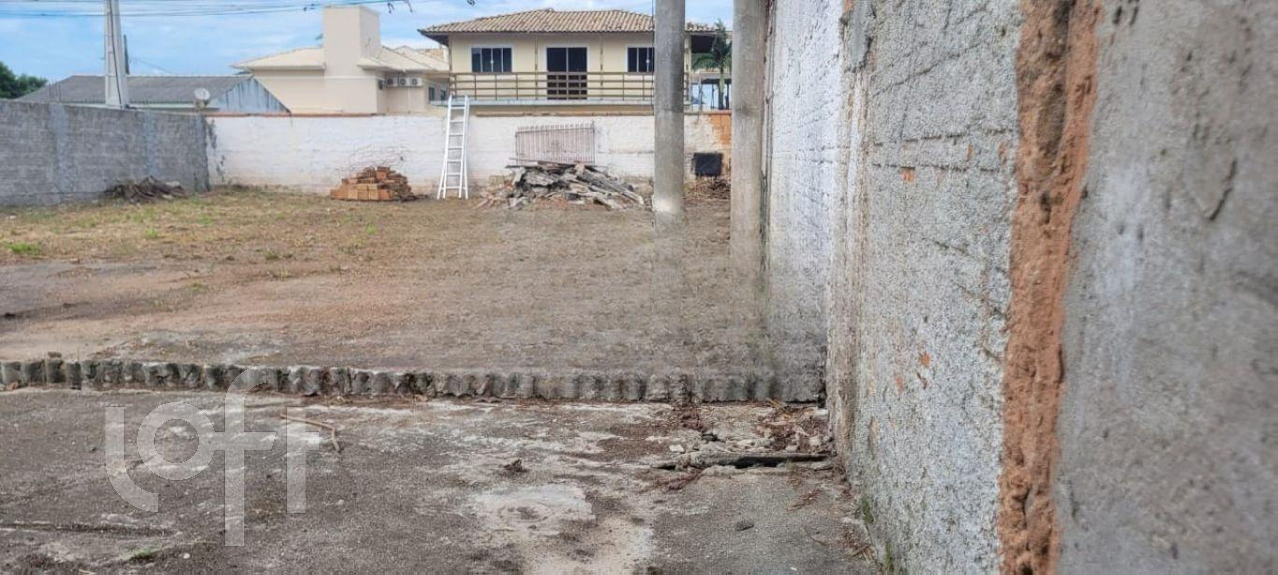 Casa à venda em Campeche Central com 42 m², 2 quartos, 1 suíte, 2 vagas