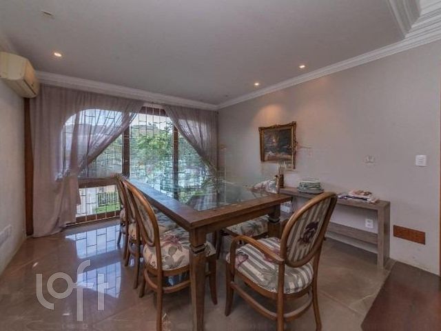 Casa em Condomínio com 422m², 5 dormitórios, 4 suítes, 3 vagas, Três Figueiras em Porto Alegre