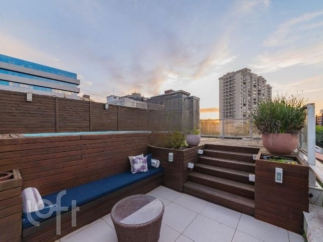 Casa em Condomínio com 422m², 5 dormitórios, 4 suítes, 3 vagas, Três Figueiras em Porto Alegre