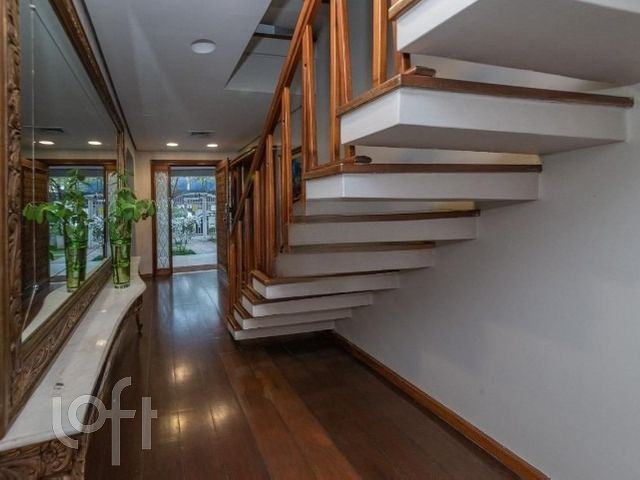 Casa em Condomínio com 422m², 5 dormitórios, 4 suítes, 3 vagas, Três Figueiras em Porto Alegre