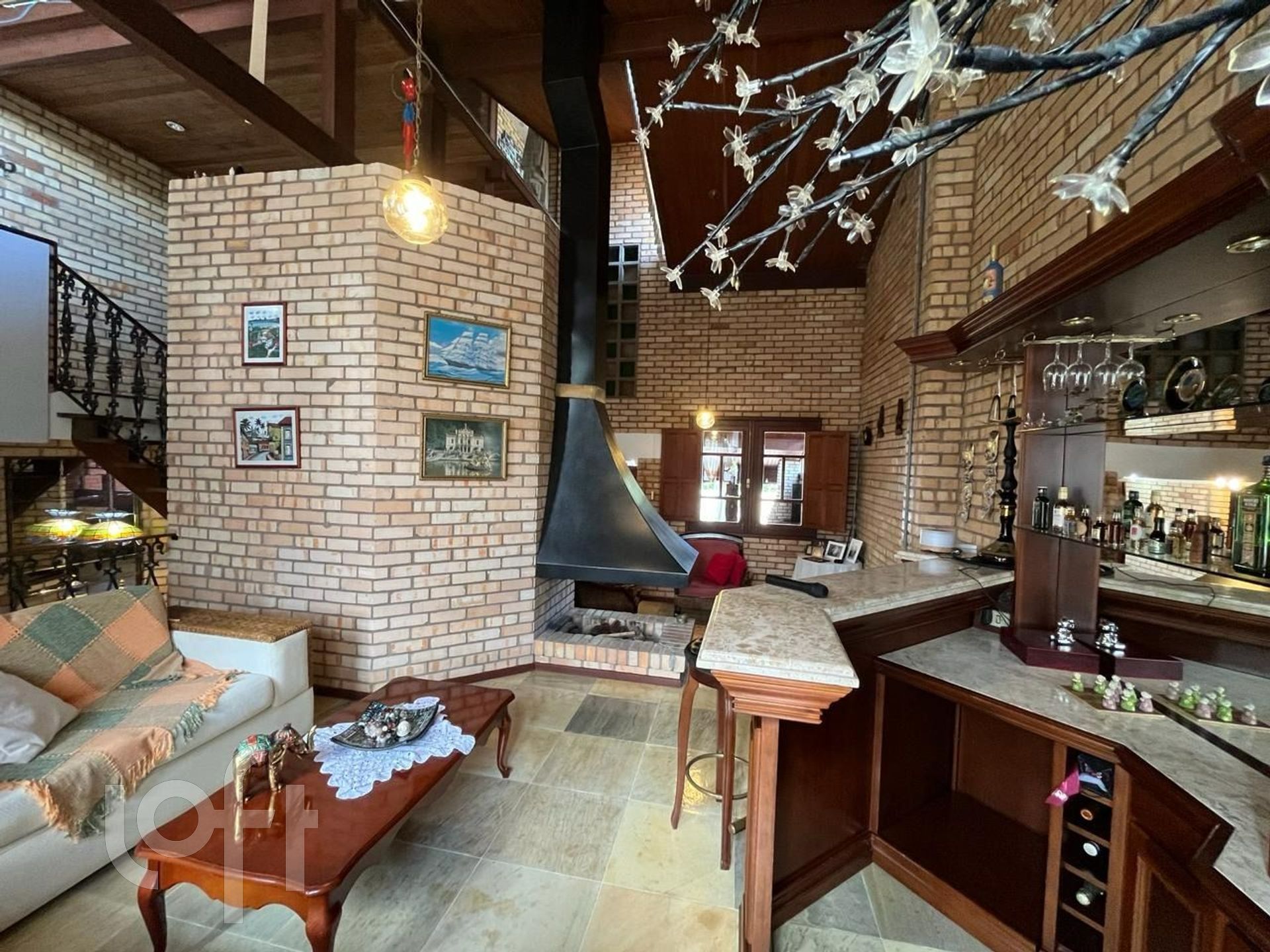 Casa à venda em Pantanal com 255 m², 4 quartos, 2 suítes, 3 vagas