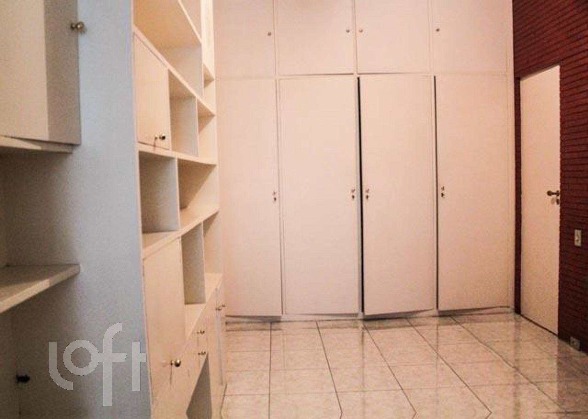 Apartamento à venda com 4 quartos, 220m² - Foto 2