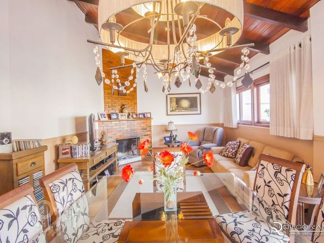 Apartamento com 223m², 3 dormitórios, 1 suíte, 2 vagas, Rio Branco em Porto Alegre