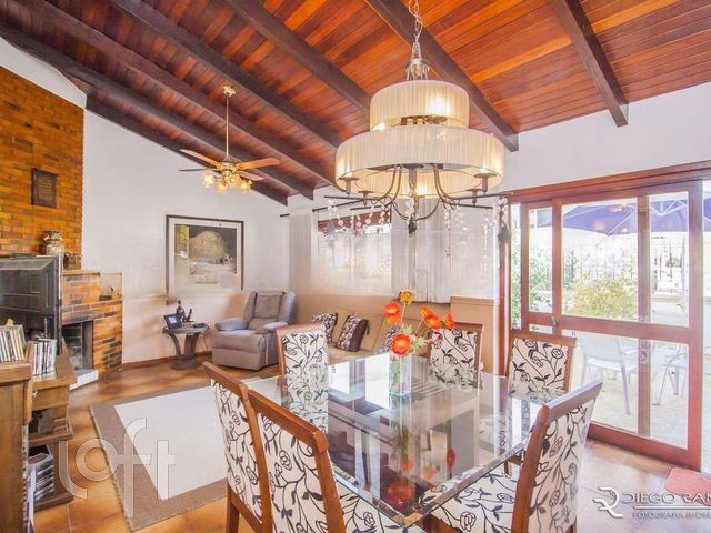 Apartamento com 223m², 3 dormitórios, 1 suíte, 2 vagas, Rio Branco em Porto Alegre