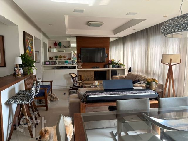Apartamento com 133m², 3 dormitórios, 1 suíte, 2 vagas, Rio Branco em Porto Alegre