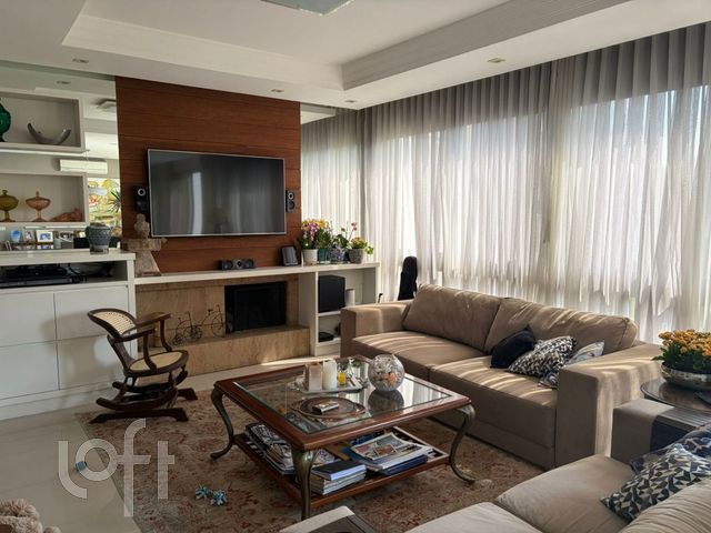 Apartamento com 133m², 3 dormitórios, 1 suíte, 2 vagas, Rio Branco em Porto Alegre