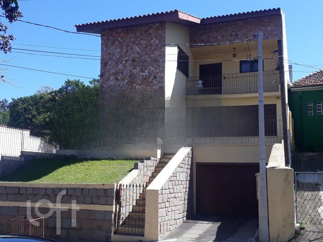 Casa com 265m², 3 dormitórios, 1 suíte, 3 vagas, Vila Ipiranga em Porto Alegre