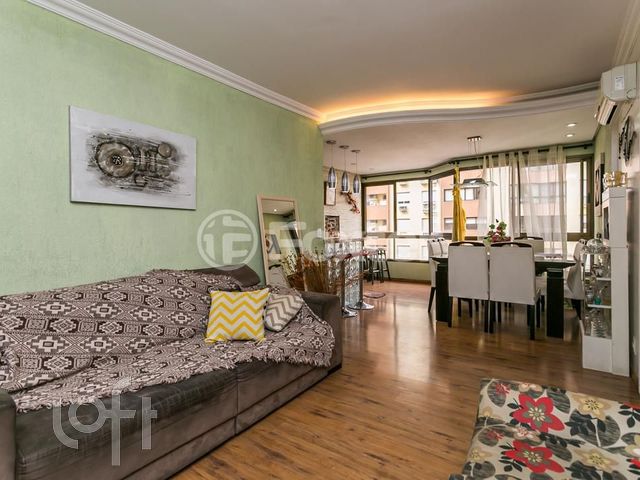 Apartamento com 89m², 3 dormitórios, 1 suíte, 2 vagas, Vila Ipiranga em Porto Alegre