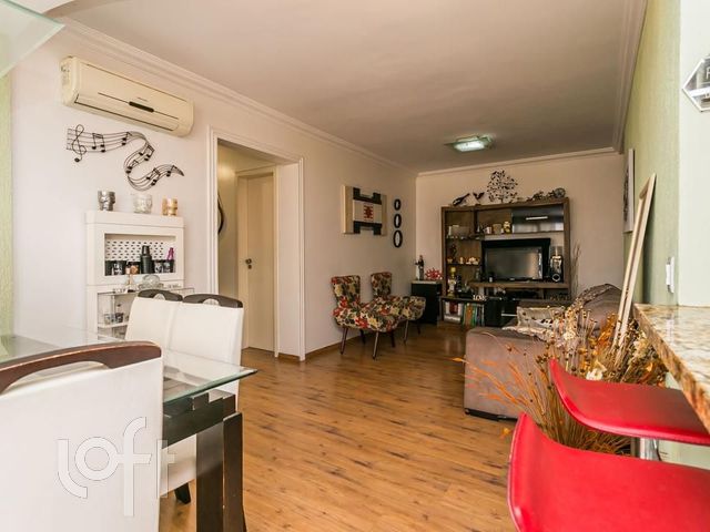 Apartamento com 89m², 3 dormitórios, 1 suíte, 2 vagas, Vila Ipiranga em Porto Alegre