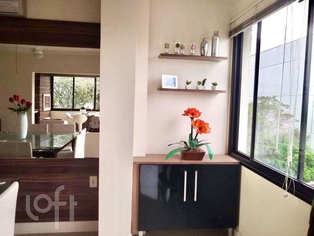 Apartamento com 120m², 3 dormitórios, 1 suíte, 2 vagas, Santana em Porto Alegre