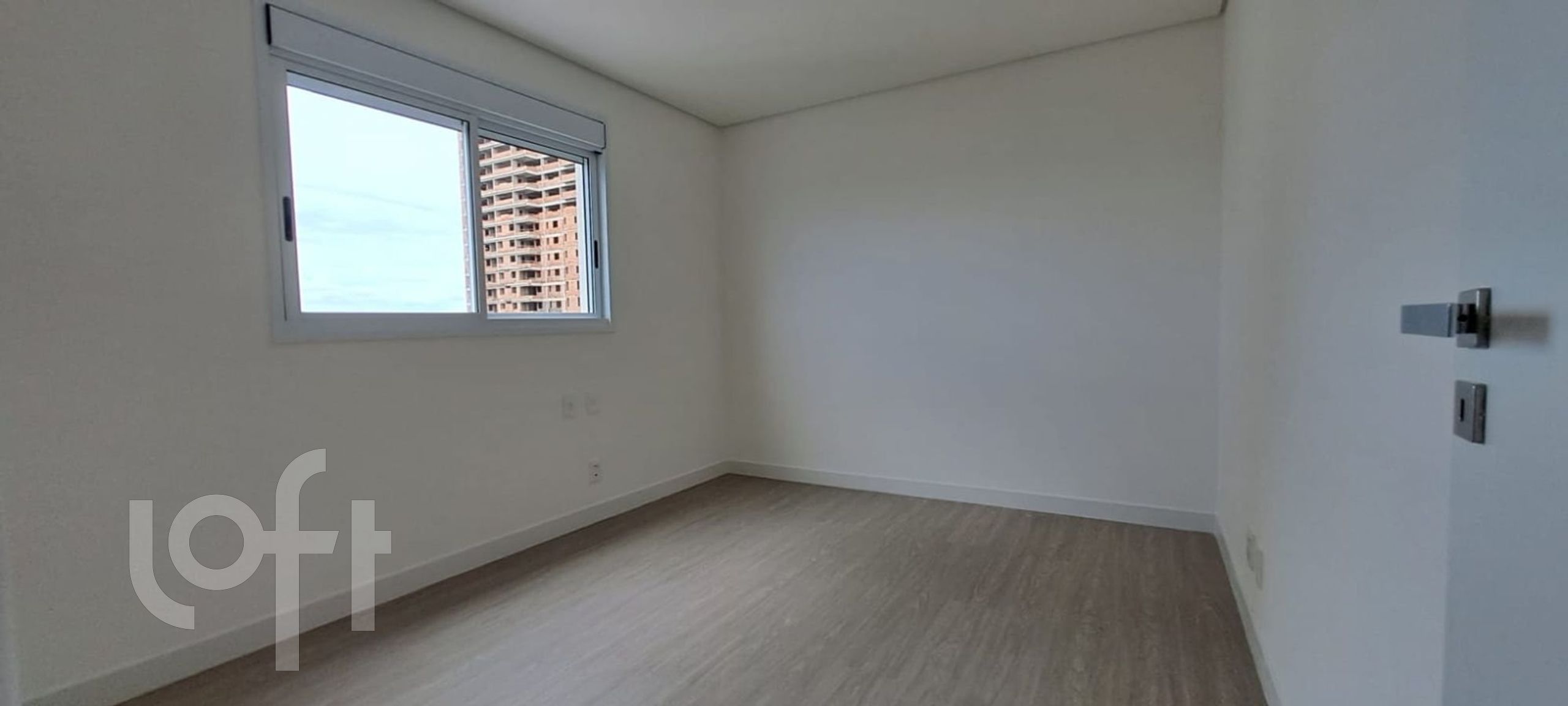 Apartamento à venda com 3 quartos, 198m² - Foto 4