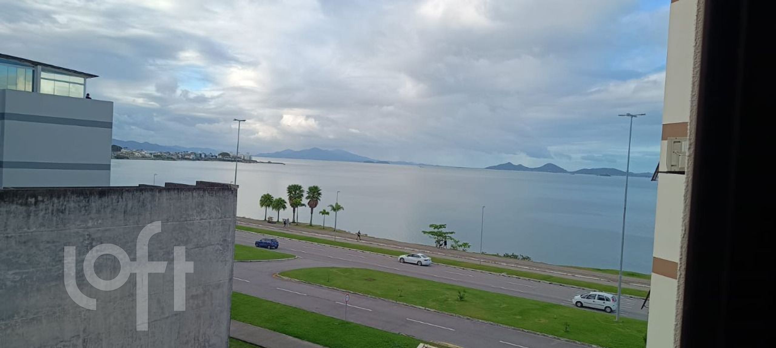 Apartamento Vista Mar com 128m2 - 3 dorm, 1 suíte, sacada, 1 vaga no Estreito - Florianópolis