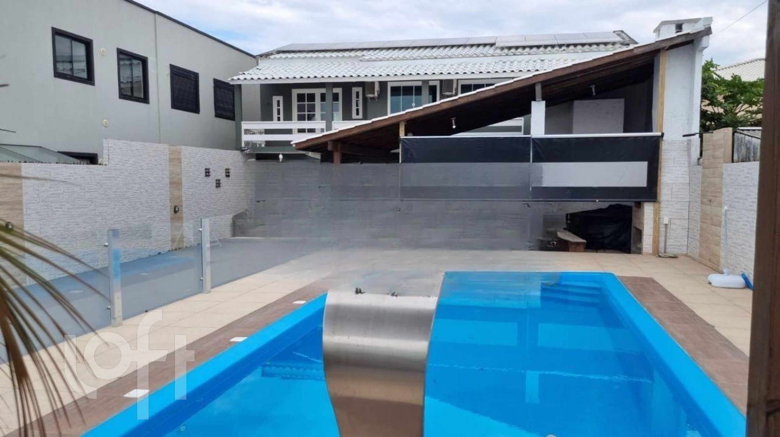Casa à venda em Pinheira com 300 m², 6 quartos, 1 suíte, 2 vagas