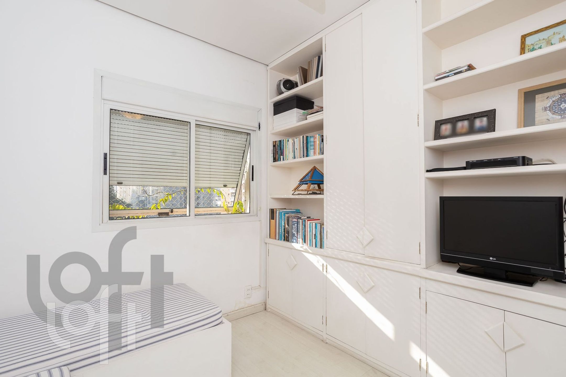 Apartamento à venda com 4 quartos, 347m² - Foto 2