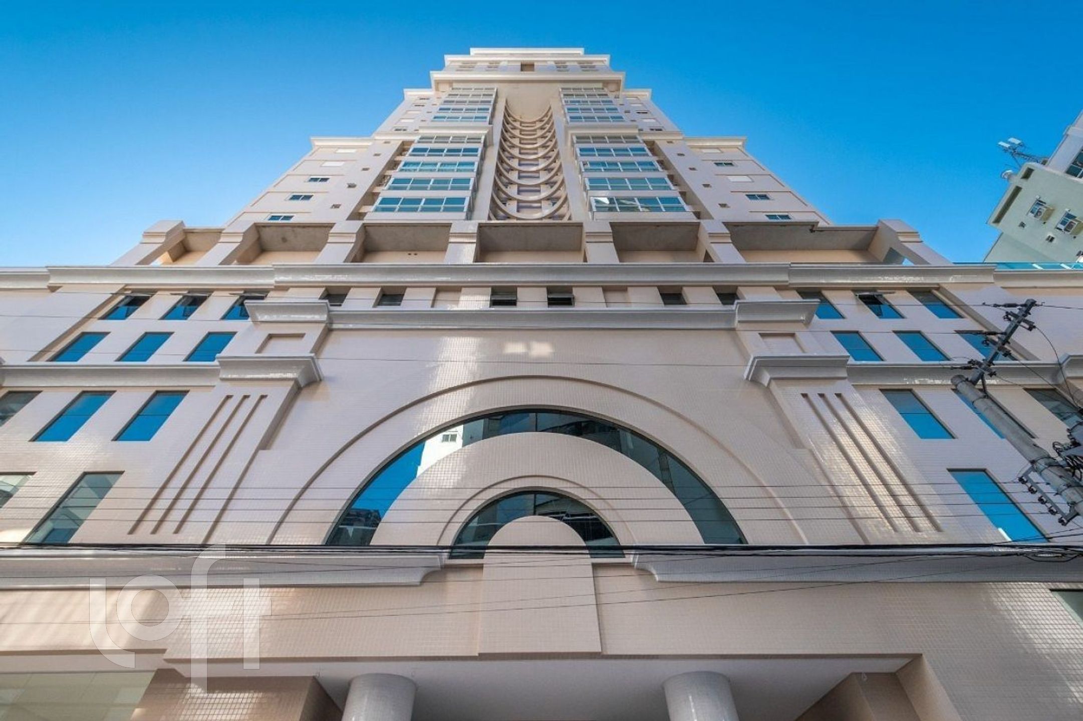 Apartamentos com 135m², 3 quartos, 3 garagens, no bairro Centro em Balneário Camboriú