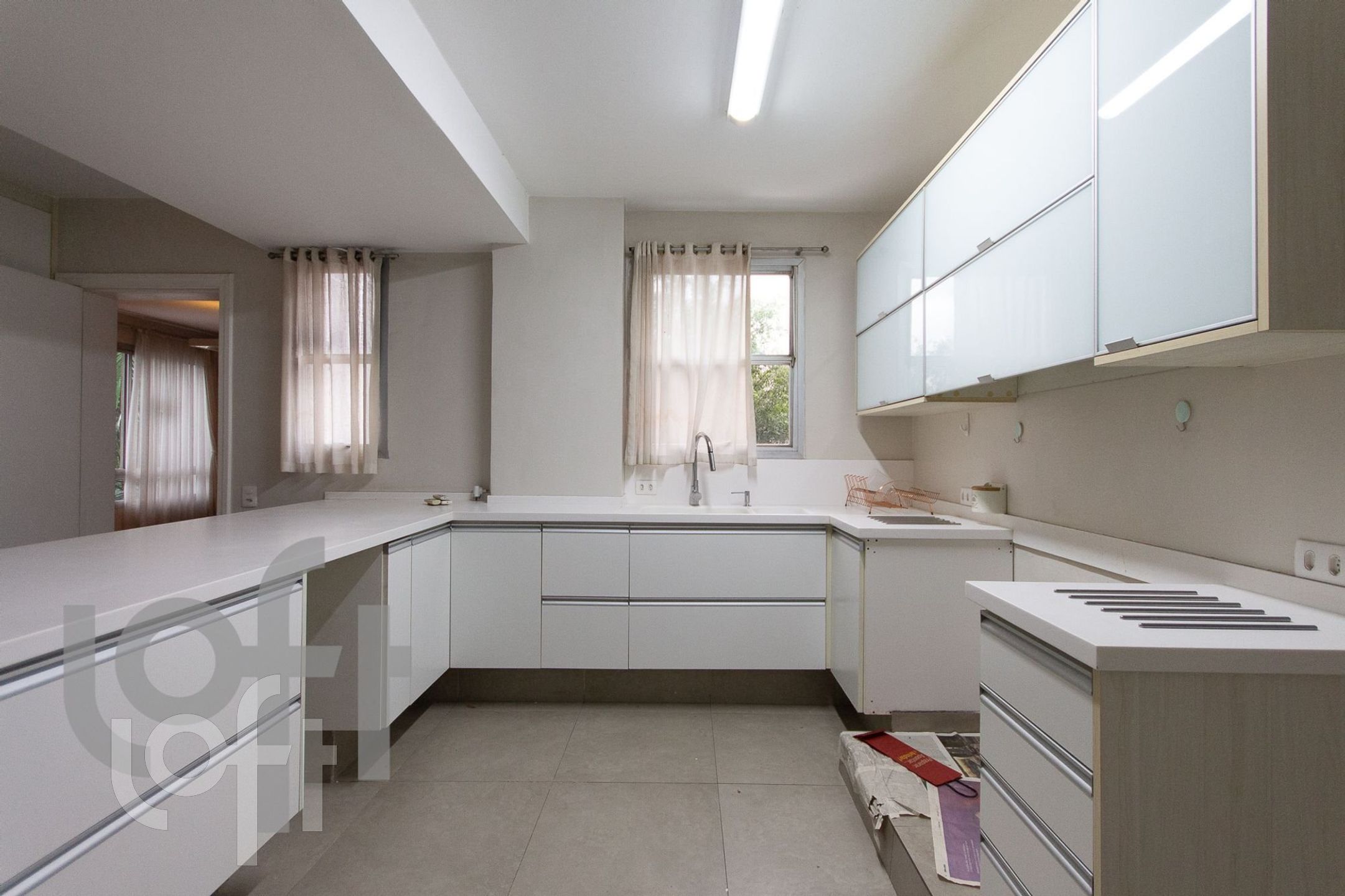 Apartamento à venda com 4 quartos, 250m² - Foto 27