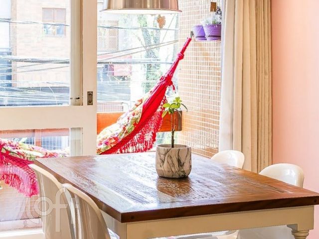 Apartamento com 87m², 2 dormitórios, 1 vaga, Independência em Porto Alegre