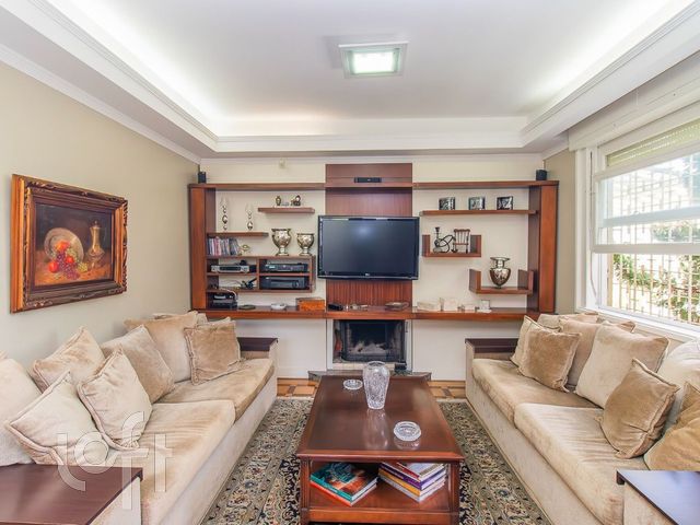 Casa com 498m², 3 dormitórios, 1 vaga, Petrópolis em Porto Alegre