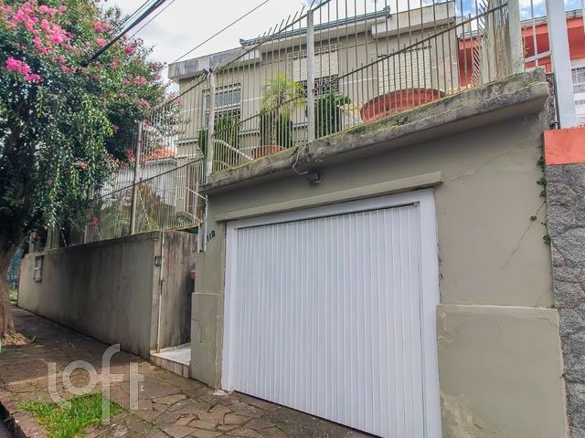 Casa com 498m², 3 dormitórios, 1 vaga, Petrópolis em Porto Alegre