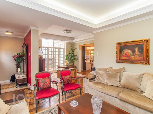 Casa com 498m², 3 dormitórios, 1 vaga, Petrópolis em Porto Alegre