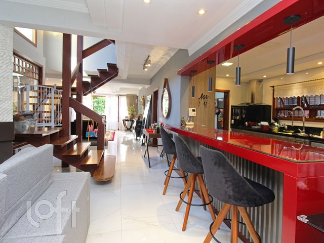 Casa com 360m², 5 dormitórios, 1 suíte, 4 vagas, Chácara das Pedras em Porto Alegre