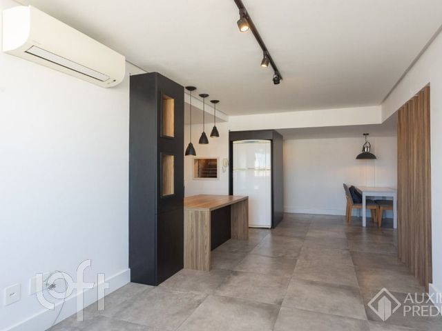 Apartamento com 62m², 2 dormitórios, 1 suíte, 2 vagas, Rio Branco em Porto Alegre