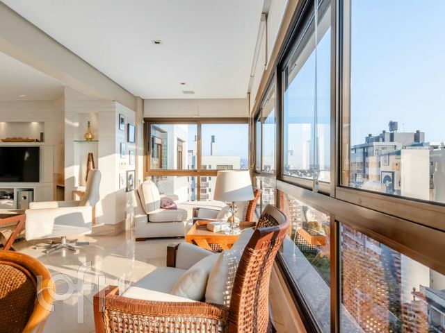 Apartamento com 125m², 3 dormitórios, 1 suíte, 2 vagas, Rio Branco em Porto Alegre