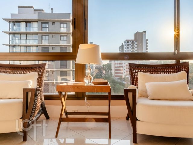Apartamento com 125m², 3 dormitórios, 1 suíte, 2 vagas, Rio Branco em Porto Alegre