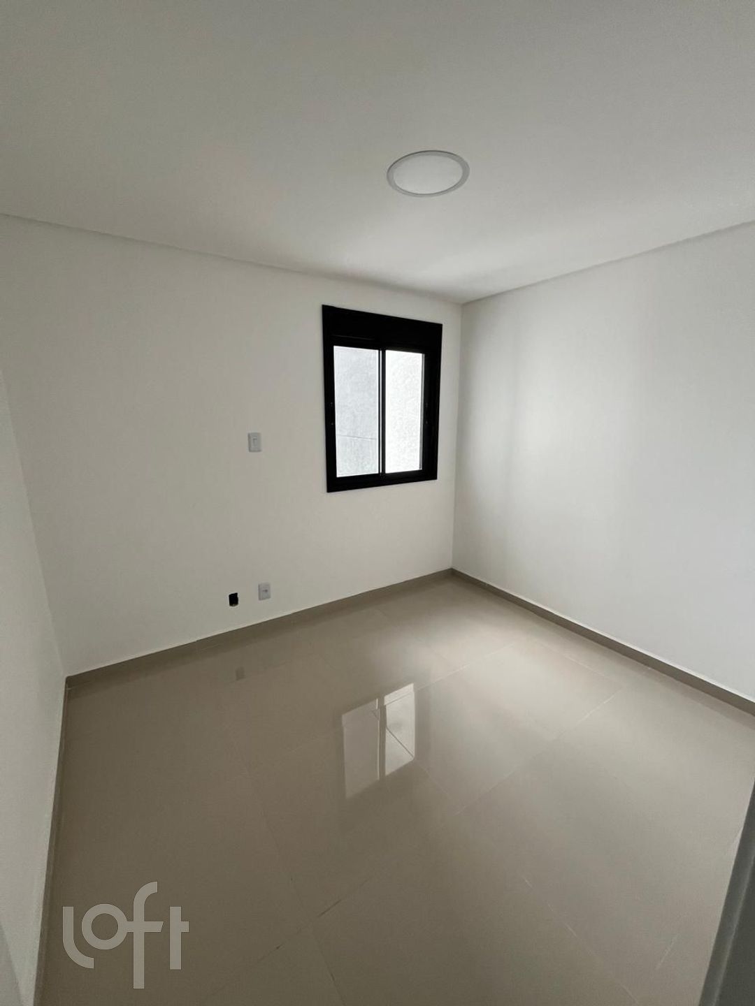 Apartamento à venda com 1 quarto, 27m² - Foto 2