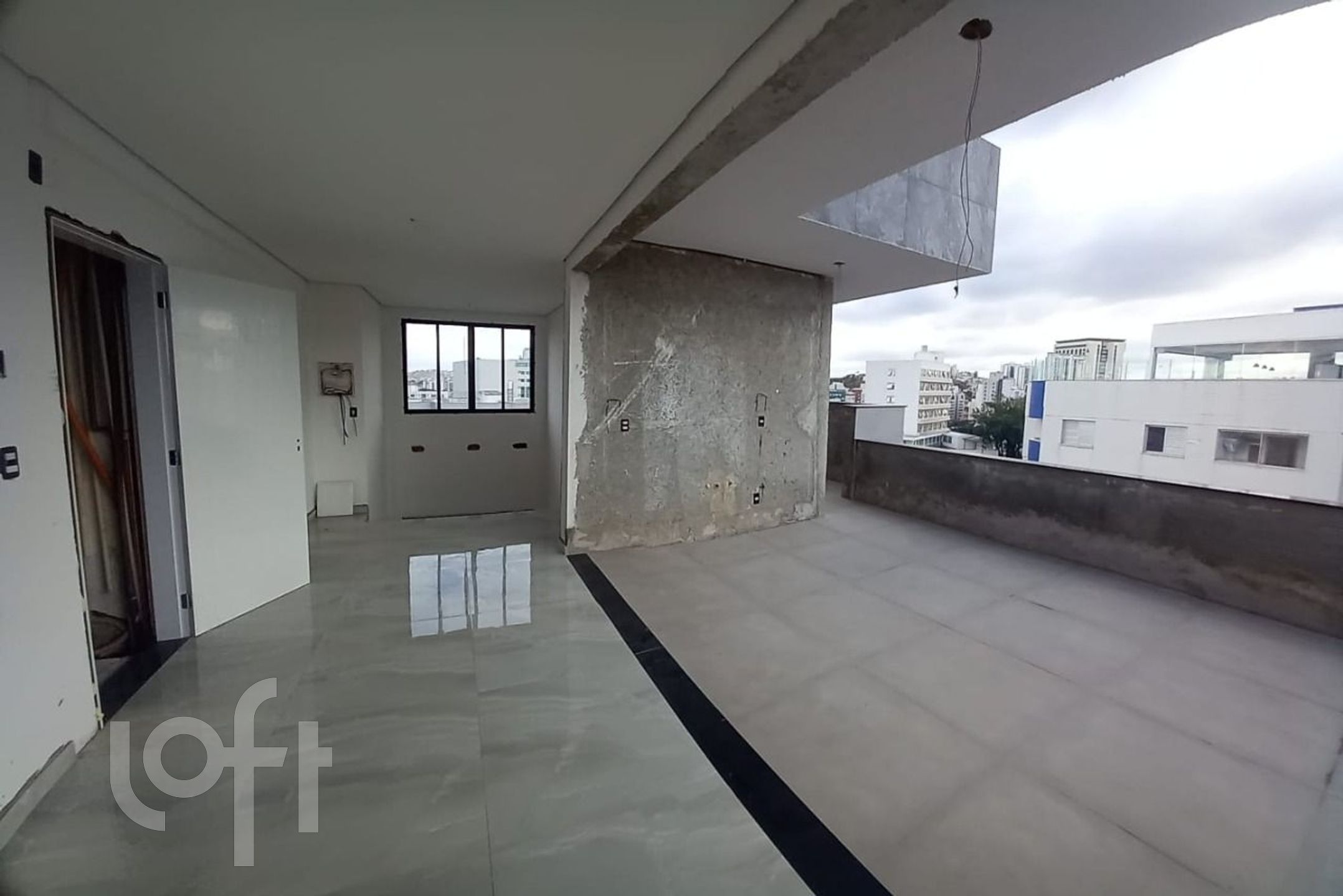 Apartamento à venda com 3 quartos, 154m² - Foto 2