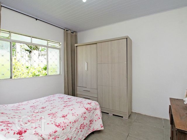 Casa com 110m², 2 dormitórios, 4 vagas, Vila Ipiranga em Porto Alegre