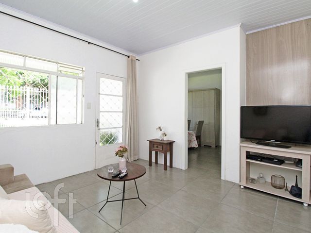 Casa com 110m², 2 dormitórios, 4 vagas, Vila Ipiranga em Porto Alegre